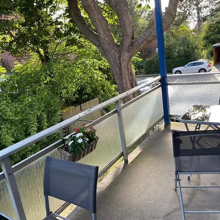 Haus Seefalke - 250 M Zum Apartment Cuxhaven