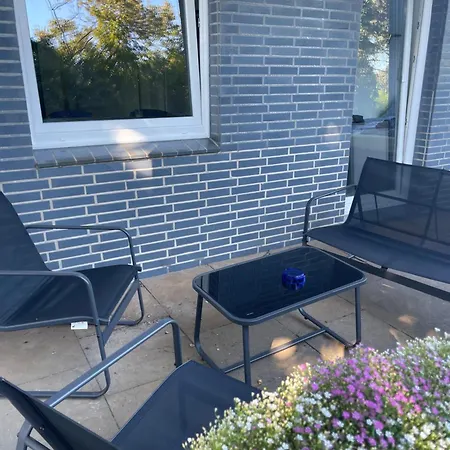 Haus Seefalke - 250 M Zum Apartment Cuxhaven