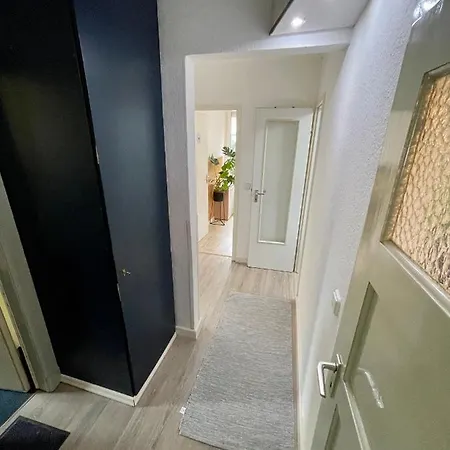 Haus Seefalke - 250 M Zum