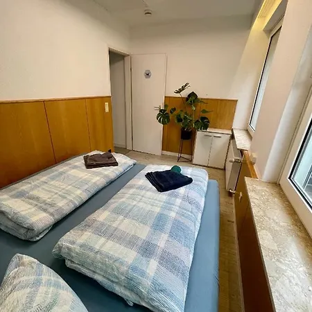 Haus Seefalke - 250 M Zum