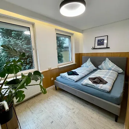 Haus Seefalke - 250 M Zum