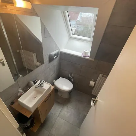 Haus Seefalke - 250 M Zum