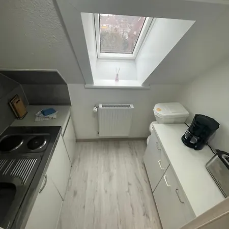 Haus Seefalke - 250 M Zum