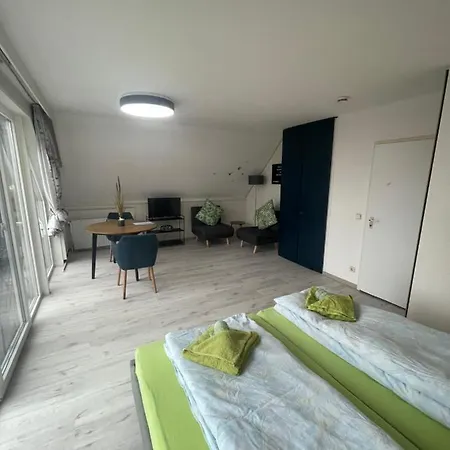 Haus Seefalke - 250 M Zum