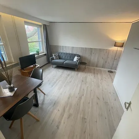 Haus Seefalke - 250 M Zum