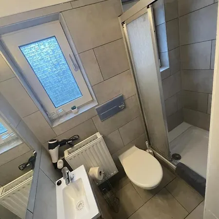 Haus Seefalke - 250 M Zum