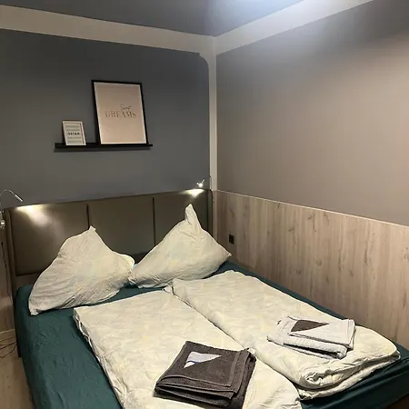 Haus Seefalke - 250 M Zum