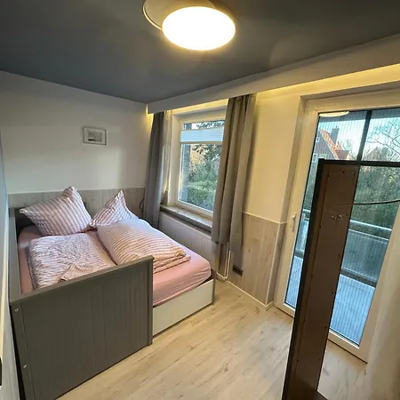 Haus Seefalke - 250 M Zum