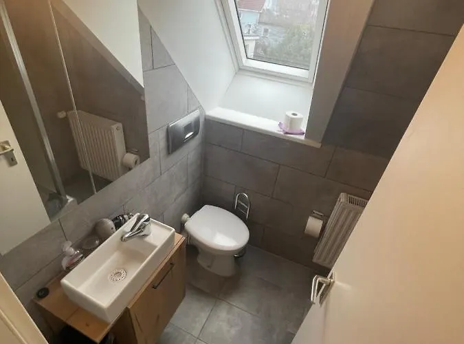 Haus Seefalke - 250 M Zum