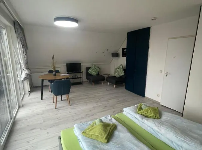 Haus Seefalke - 250 M Zum