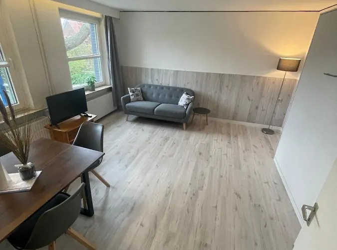 Haus Seefalke - 250 M Zum