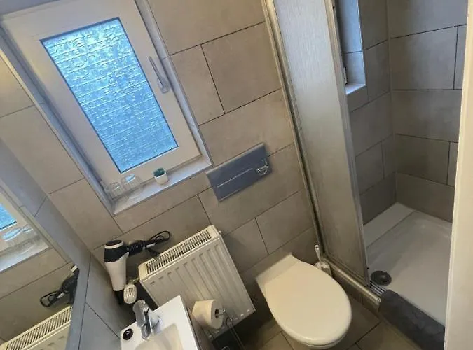 Haus Seefalke - 250 M Zum